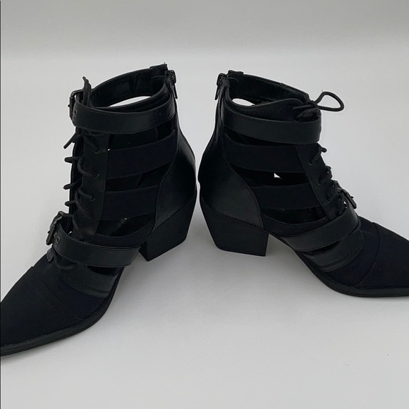 - Shoe Republic LA Blk Chelsea Chunky Ankle Booties - Picture 4 of 9